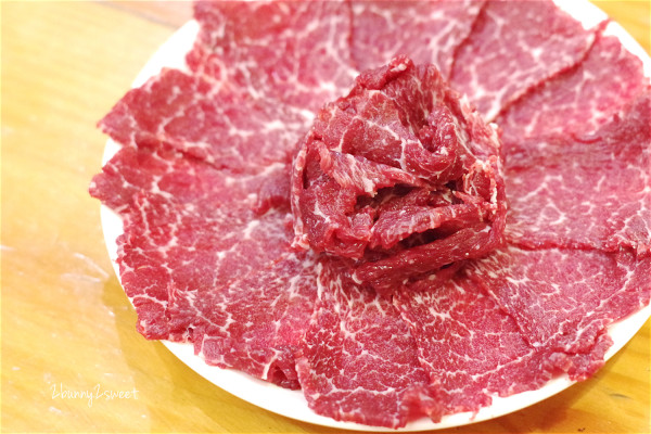 [美食。雲林] 牧場直送。吃蔬果的優質溫體牛～芸彰牧場台灣牛肉專賣店～雲林虎尾必吃美食