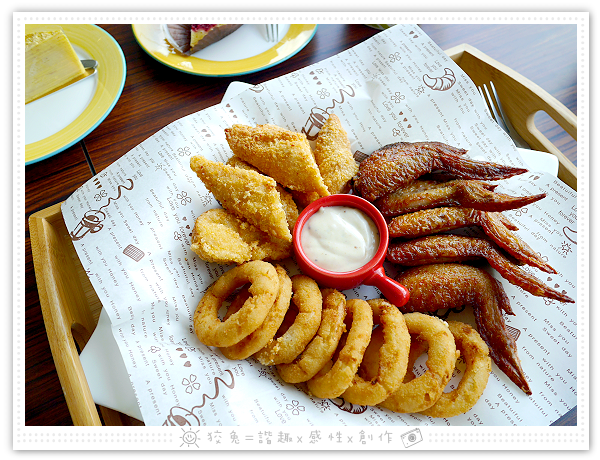 [高雄食記] MenippeCafe媚力泊咖啡~200元以內的平價早午餐、異國料理！自家烘焙麵包&手工精緻甜點！附設大小包廂！