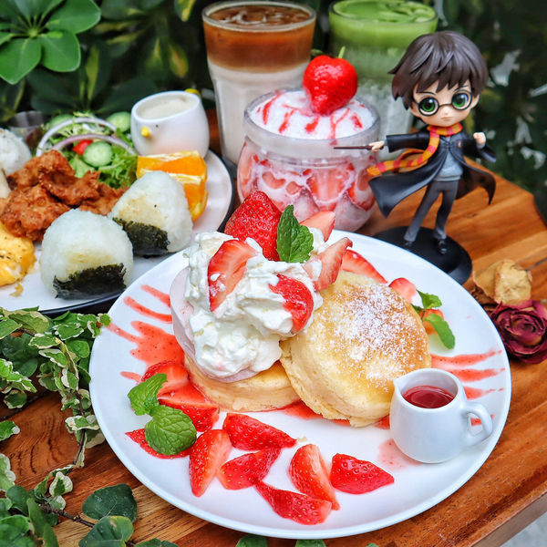 【台中x食記】雪冰王子。北屯飯糰早午餐。草莓鬆餅。冬季限定。免服務費。