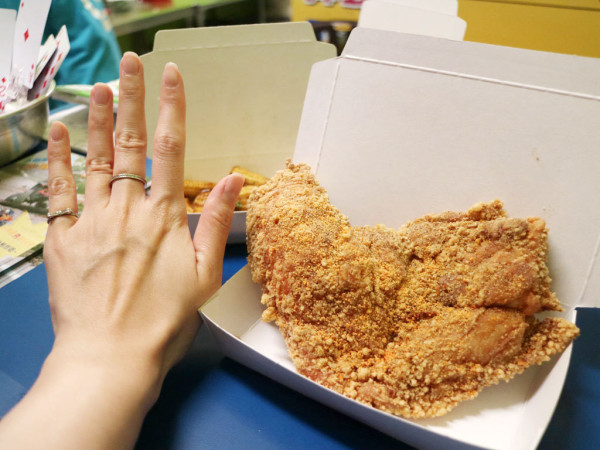 【光華夜市】陳記鹹酥雞。迷路的爆漿明太子起司雞排