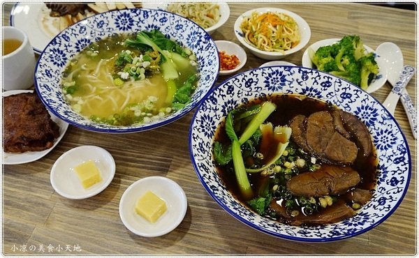 台中西區』老阿太麵館║科博館川菜美食，牛肉麵VS肉排麵，滿足各方老饕，記憶中的樸實味道        
      