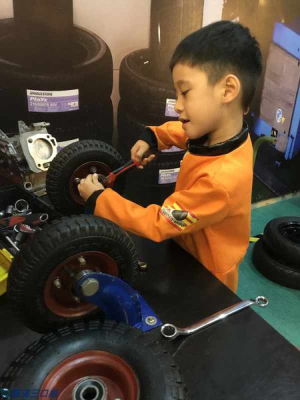 【食記】台南安平_甲保廠汽修主題餐廳@體驗汽修的奧妙世界  DIY一頓獨一無二的鐵板美味