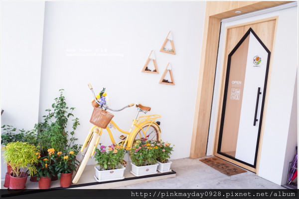 ✿高雄✿ IG打卡熱點餐廳 純淨的白色門面有著濃濃的日式清新質感 淡桃粉的玫瑰檸檬愛玉露真的是美翻天啦 ➜ Furawa•花-和食