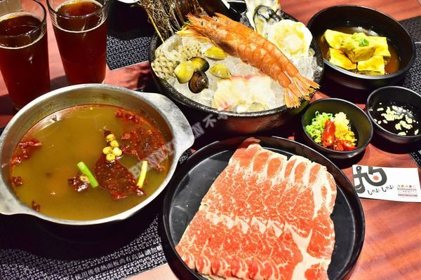 [高雄美食]新光三越彩虹市集涮涮鍋專賣，一個人就能享受的精緻火鍋 -- 九勺涮涮鍋(高雄美食、高雄新光三越、高雄小火鍋、高雄火鍋推薦、左營高鐵美食、高雄火鍋)