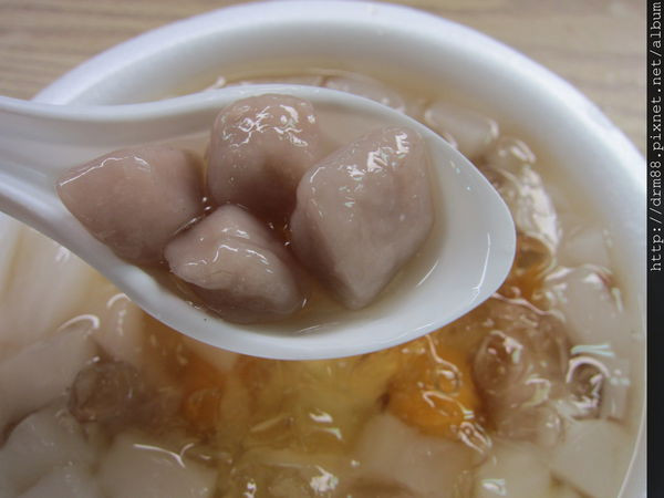 食尚玩家也推薦的50年城中市場正宗老店～城中豆花伯，你一定要來吃。