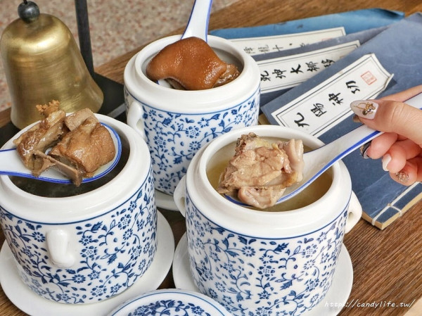 唐太盅養生燉品甜湯│超美青花瓷盅，多款燉湯任你挑，甜品也好吃，還有古裝可以穿～