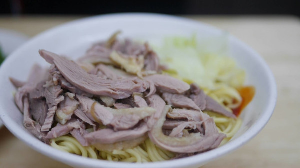 永和頂溪站美食~炎熱的夏季別忘了替自己溫補一下來到樂華夜市"鐘點棧當歸鴨",平價消費大大享受還能無限續湯,包你吃得安心又健康!!