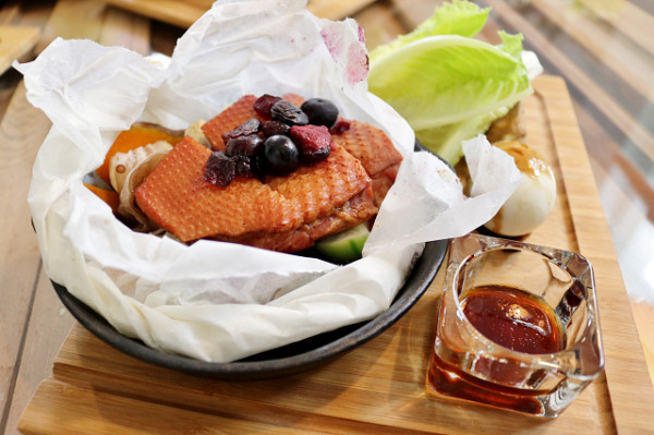 【台南美食】玖二品生活咖啡館(安平店)-法式紙包料理推薦．料理教學教室