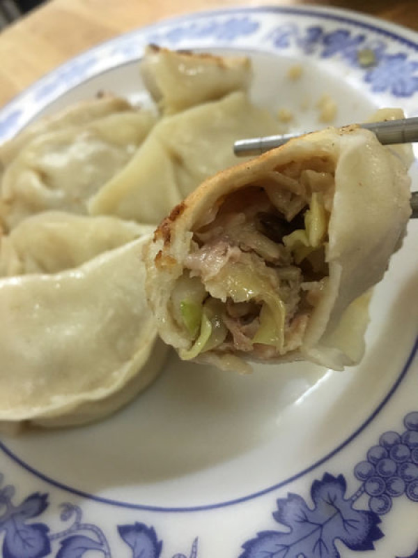 《愛吃貨。食在宜蘭》家傳姊妹酒釀牛肉麵Via全手工擀皮無敵大煎餃