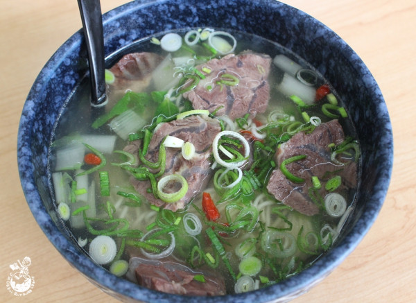 台中美食︳東佳牛肉麵館，二十年口碑老店，推薦給偏愛清淡湯頭的人