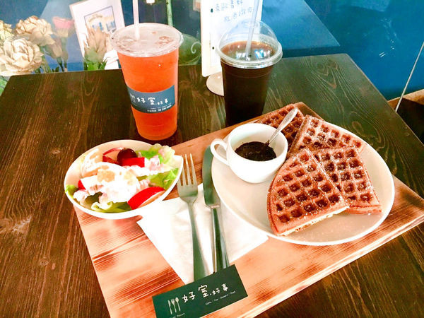 【台南】殺底片的藍色牆，組合鬆餅套餐只要$135的佛心價格！｜熱門｜下午茶｜文青｜IG