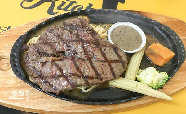 【新北/永和】77 seven kitchen 美式燒烤牛排，U.S.A CHOICE等級，厚切牛肉大口多汁