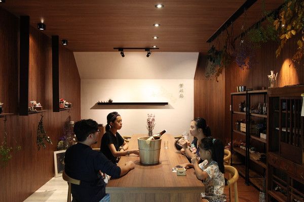 台南美食-芯芯要去【螢丹鳥 酒堂 The SAKE shop】~現代意識風格空間|品清酒|賞花藝