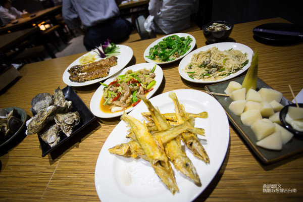 【台南】來見網友啦!!大名鼎鼎的「蚵男」，好吃鮮蚵料理一次滿足！蚵男 生蠔 海物 燒烤