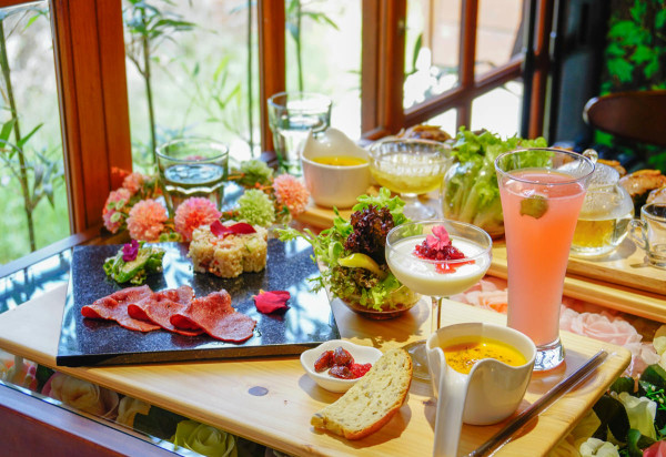 [台南安平美食]花喫靜苑-安平日式風格秘境!優雅花系四季餐 - 美食好芃友