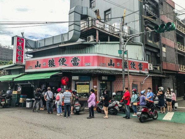 桃園市中壢區山之狼便當｜每天排隊人潮跟複製貼上一樣！最強便當店無誤！