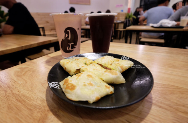 【台中西區 】日正豆漿-台中消夜早餐選擇.燒餅油條蔬食三明治豆花飯糰.廣三sogo商圈美食 - 藍色起士的美食主義