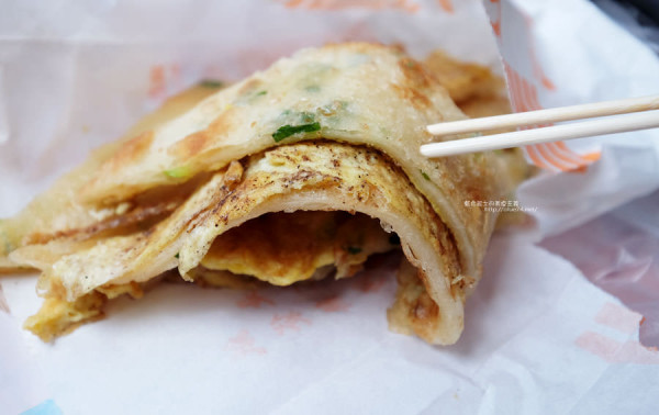 台中大雅│臧羅葱油餅-在地人的下午點心.記得加蛋加蒜蓉醬 - 藍色起士的美食主義