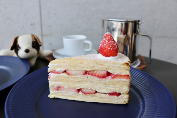 台南｜深藍咖啡館旗艦店 千層蛋糕界的LV．草莓千層蛋糕推薦 - 奇奇一起玩樂趣