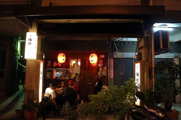 高雄前鎮區=<食>味根串燒~雞皮＊雞軟骨大推~朋友小酌最佳去處＊近捷運站＊一定要訂位比較保險唷!=