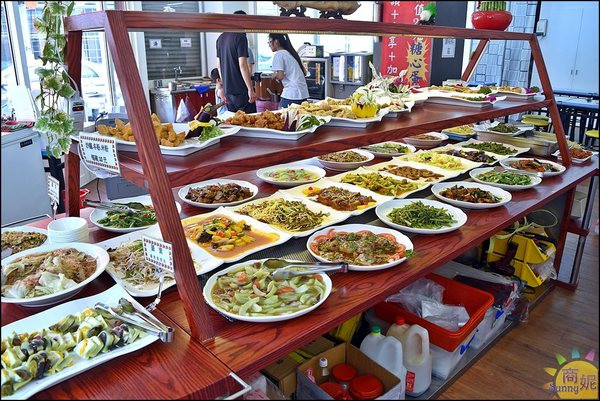 台中太平平價素食。天恩素食自助餐。40道新鮮蔬食、白粥10元吃到飽。銅板價大滿足!還有愛心待用餐好溫馨        
      