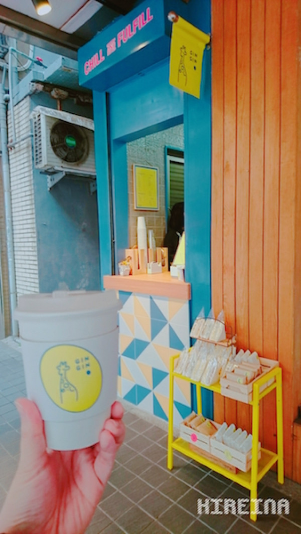 台北忠孝新生站｜GinGin Coffee Company。超溫馨親切外帶式咖啡店，備有輕食早餐輕鬆Take-and-Go