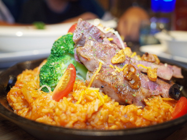 【高雄前鎮】洋城義大利餐廳 光華家樂福店｜耶誕節 平價聚餐