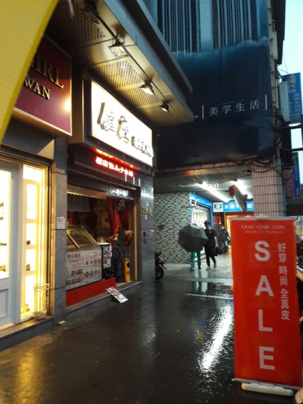 饉座複合式串燒~每日限量招牌氣死嫩脆雞        
      