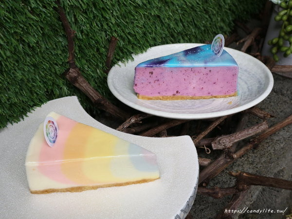 台中美食│日月手工坊〃台中人氣甜點店！彩虹生乳酪、日月星空，不僅美，價格也超親民～        
      