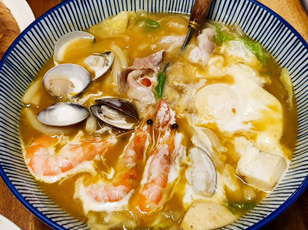 【高雄鹽埕區】好der 手拍披薩X鍋燒意麵 肚子飽飽Der 心情好好Der