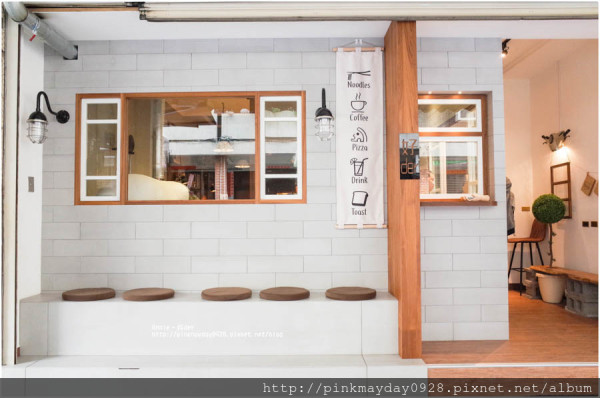 ✿高雄✿ IG打卡新熱點！新樂街上的濃濃韓風門面咖啡店 實在是好好拍 現點現做的披薩看起來也很美味 ➜ 好Der