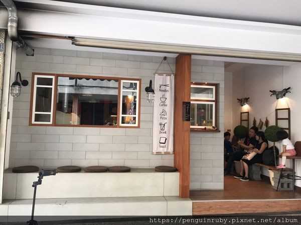 {食在台灣}[高雄] 來「好der」吃平價鍋燒麵披薩-巷弄美食也可以很文青