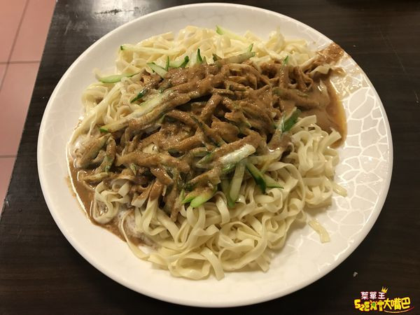 【嘉義班長涼麵菜單價位大公開】加美乃滋跟芥末超厲害的嘉義涼麵～台中市必吃美食小吃餐廳推薦！招牌菜涼麵、乾隆豆干、味噌湯。