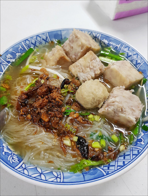[台中] 古早味芋頭米粉 東西好吃有水準 晚上要早點來不然很快就賣完了
