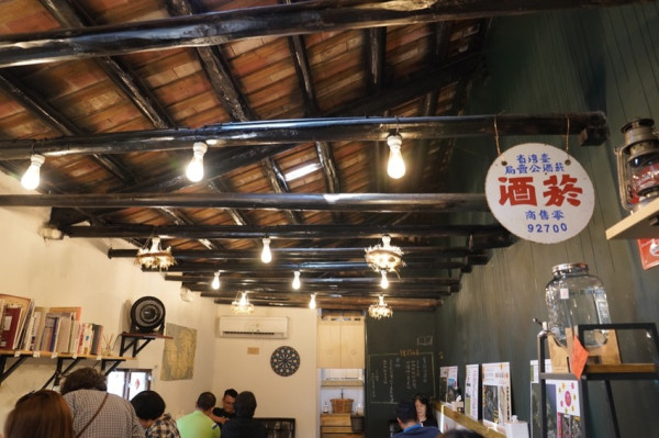 大溪咖啡廳 草店尾事務所｜ 穿梭和平老街感受大溪古城時光 老宅賦予溫暖氣息 任自沈浸迷人單品咖啡中 · 算命的說我很愛吃