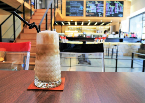 【台北內湖 | 咖啡廳】融入IT人精神的美式設計風格咖啡廳☞IT Cafe (內湖店)