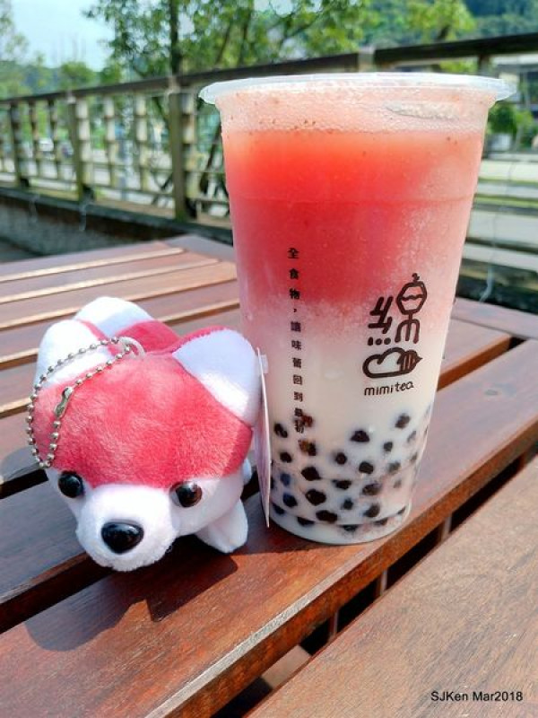 (台北東區巷弄美食)「綿綿mimitea」--- 新鮮草莓與Q軟粉圓春天交響曲，入口甜香的「草莓蜜奶霸」