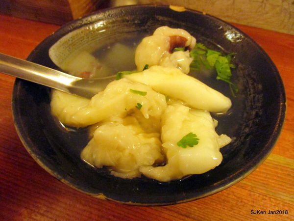 (台北捷運東門站周邊美食)「金華街雙連花枝羹」--- 美味如昔的花枝羹與炒麵!