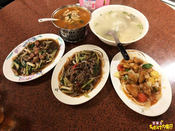 【萬八熱炒菜單價位大公開】在地人最愛的平價又實惠熱炒店～彰化北斗必吃美食小吃餐廳推薦！招牌菜宮保雞丁、沙茶牛肉、鹹酥蝦。