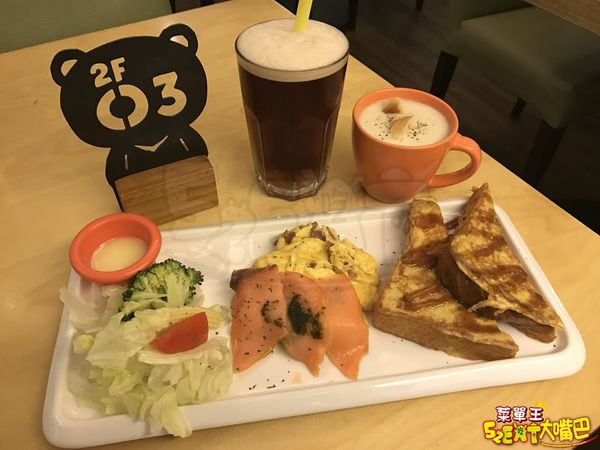 【K.布朗Brunch菜單價位大公開】現點現做充滿可愛黑熊的高CP值早午餐～ 台中必吃美食小吃餐廳推薦！招牌菜豪華早午全餐、辣墨式總匯。