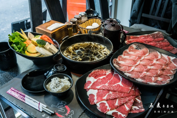 高檔食材佛心吃到飽～『五麦壽喜燒。鍋物』！東區人氣排隊吃到飽名店 - 麥仔の生活日記