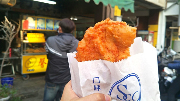 鹿港美食_馨雞財│鹿港知名廟旁雞排！只要45元！薯條的美味更勝一籌！ - 愛伊特candy的分享樂園