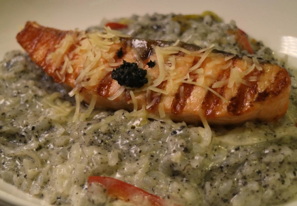 京站美食推薦~美食街新亮點亞洲第一家鮭魚專賣店"美威鮭魚",松阪級鮭魚排健康美味新選擇!!