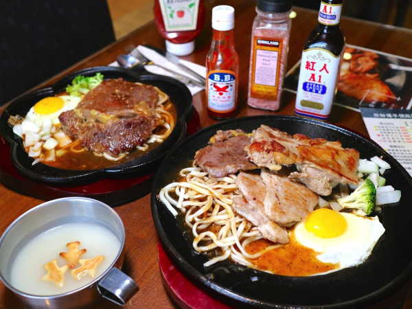 胖師傅平價鐵板牛排："好多肉"讓你一次吃到雞豬牛排｜免費加飯加麵，珍珠奶茶、飲料機、玉米濃湯任你喝到飽｜台南新市區的人氣牛排店 - 進食的巨鼠
