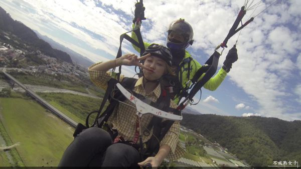 旅遊 | 南投最狂玩法，拖曳飛行傘飛高高鳥瞰整個埔里