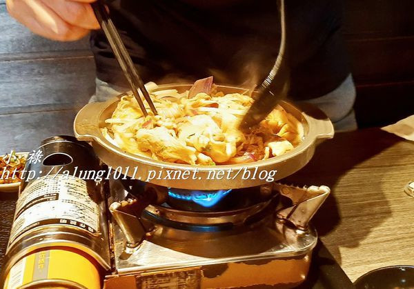 高雄三多商圈 / 集客人間茶館‧三多店 / 復古氛圍用餐舒適