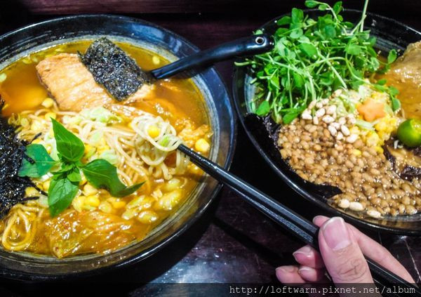 新竹綜也蔬食素食拉麵 TzungYe ramen 微微香辣的泡菜番茄拉麵 清爽柚香拉麵 都是店內人氣招牌好吃美味的推薦(菜單參考...