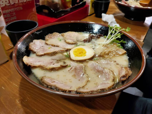 忠孝新生美食。森本家熊本冠軍拉麵  免費加麵  正統日式拉麵  超過癮地獄拉麵