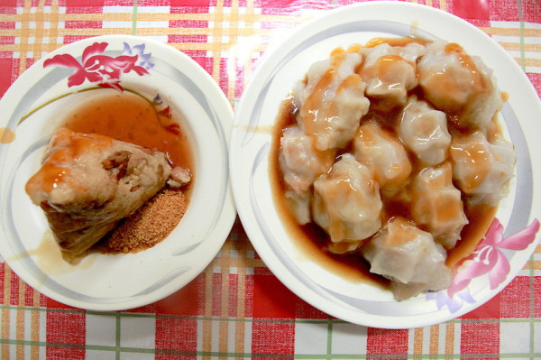 吃。高雄|鼓山區| 靠近瑞豐夜市美食，很超值の肉圓，整體口感中規中矩很超值「台灣小吃清蒸肉圓」。