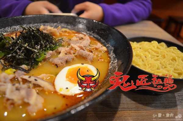 【新北。食記】土城學成路拉麵。口味偏台式/麵多份量足/雪花牛肉多 ─ 鬼匠拉麵(學成店)
